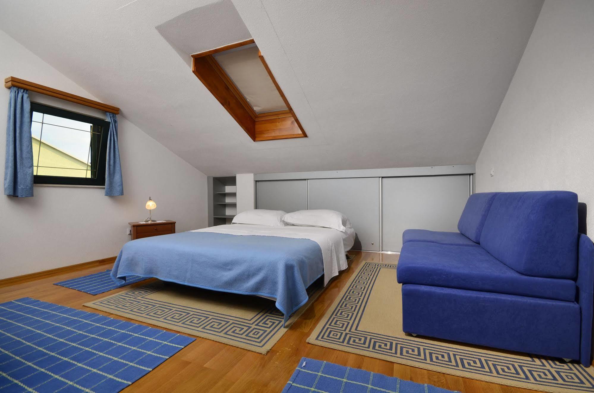 House Topic Baska Voda Exterior photo